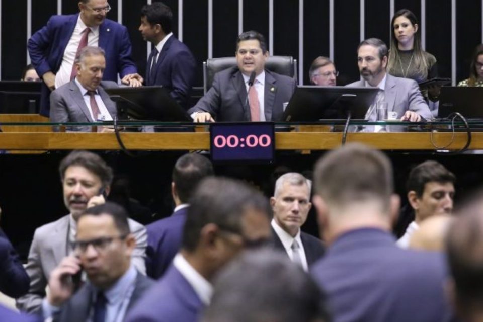 Nova composição do CCS reúne profissionais de rádio, TV, imprensa e sociedade civil