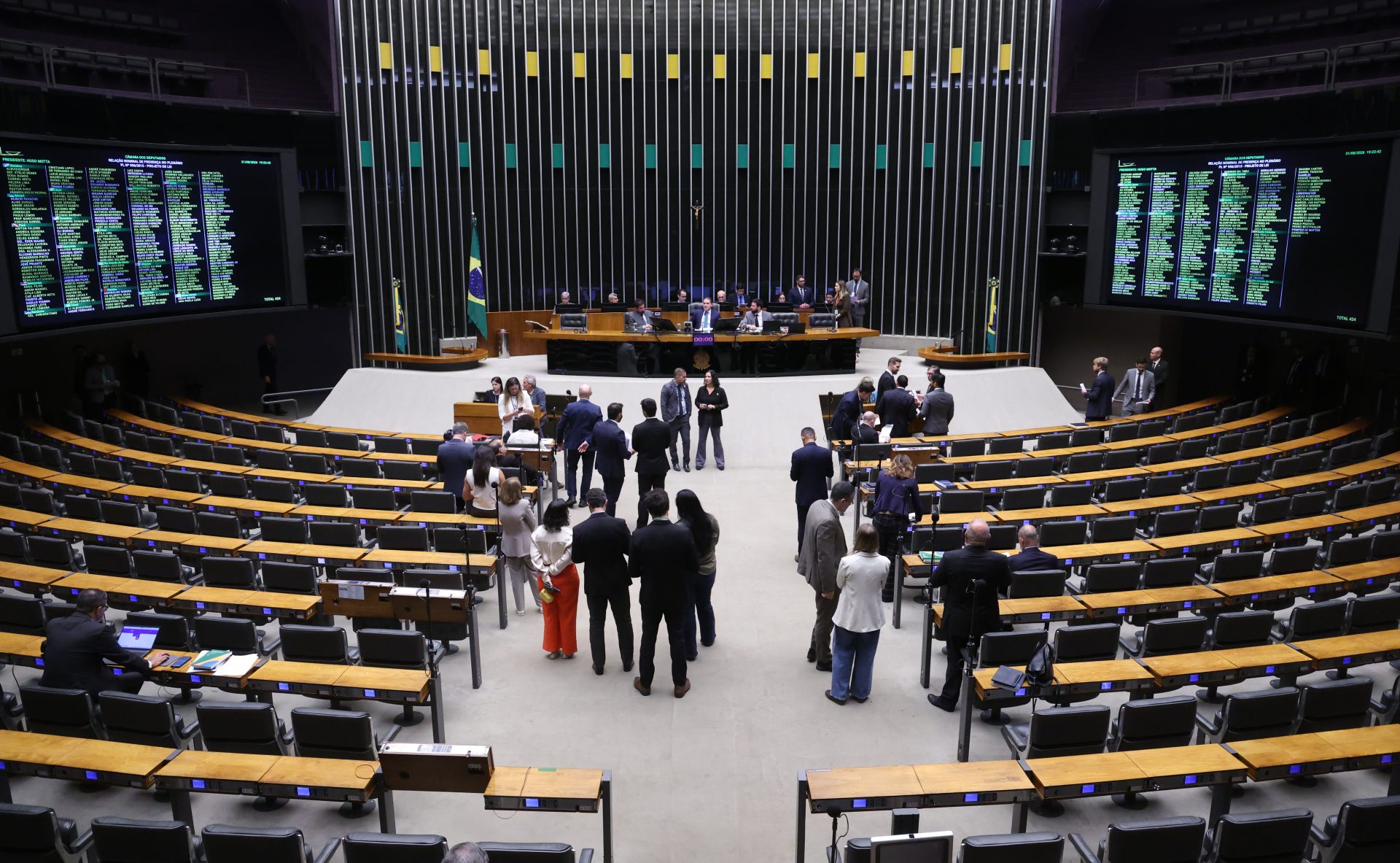 Bancada evangélica tem mais coronéis, sargentos e capitães reeleitos