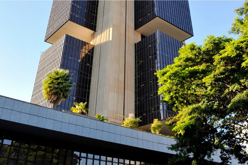 Veja ranking dos países com maiores juros reais do mundo após corte da Selic no Brasil