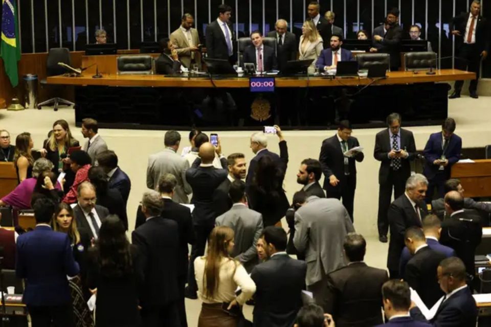 Câmara promulga Emenda para isentar o IPVA de veículos antigos. O que muda agora?