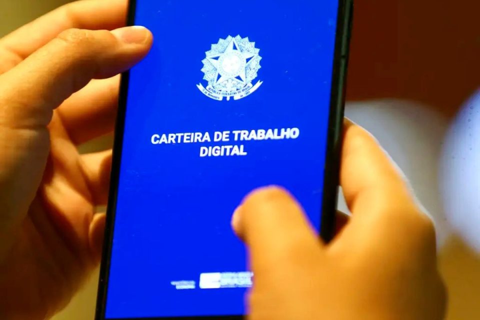 Trabalhadores do comércio podem ter mudanças na escala 6×1: Câmara discute novo modelo de jornada