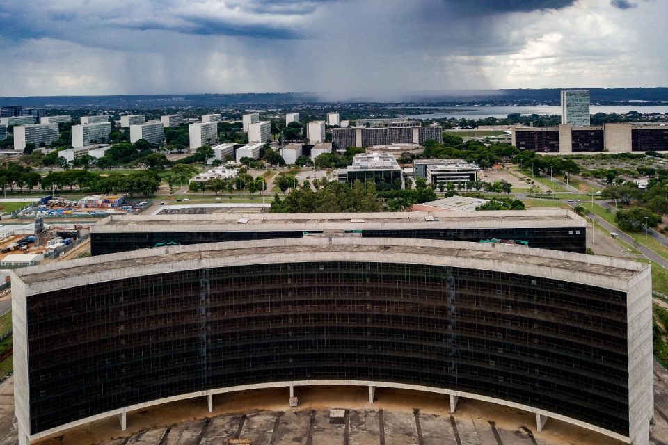TST retira obrigatoriedade do benefício social das empresas aos sindicatos