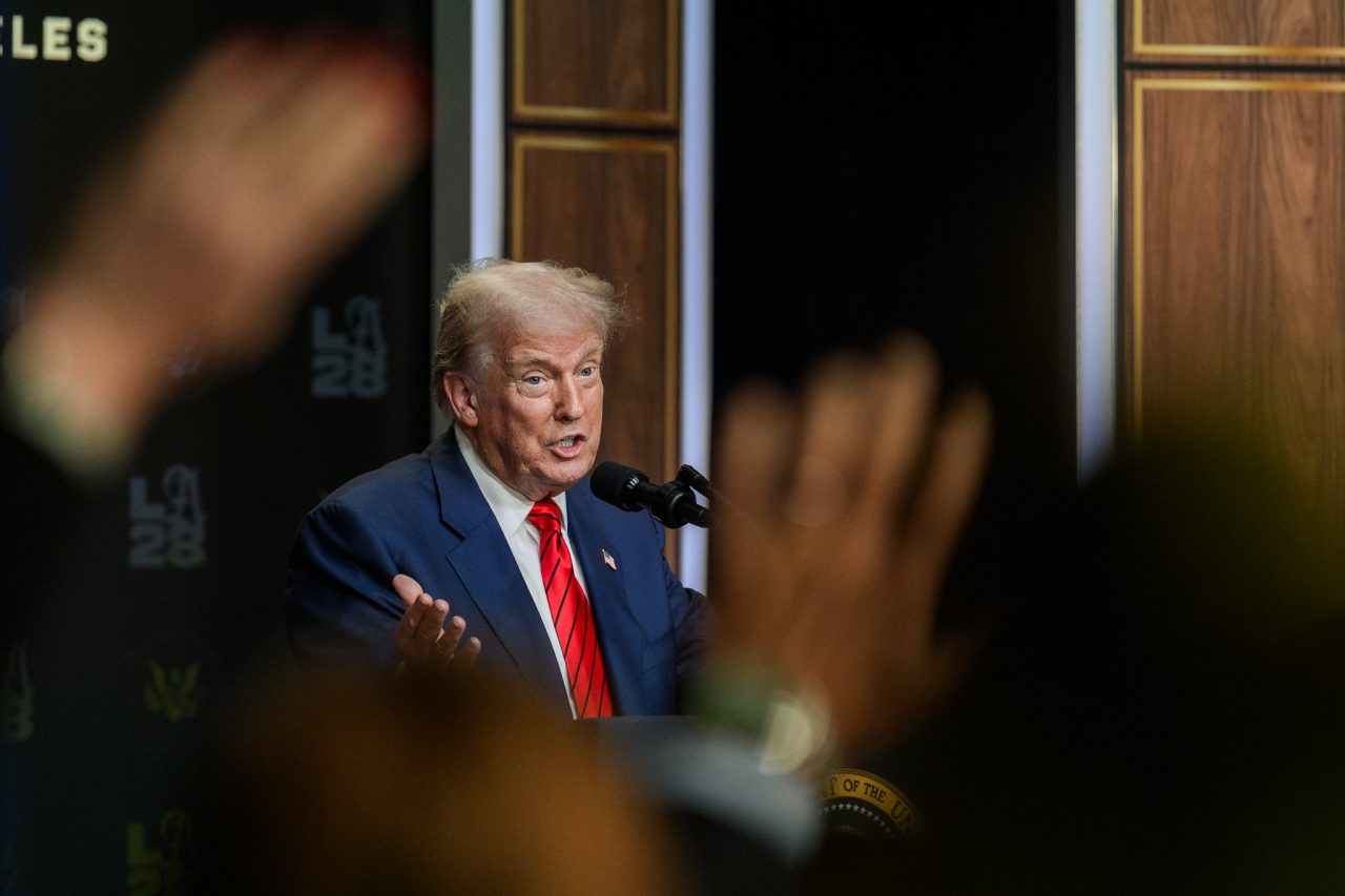 Donald Trump processa WSJ, Rupert Murdoch e jornalistas por difamação