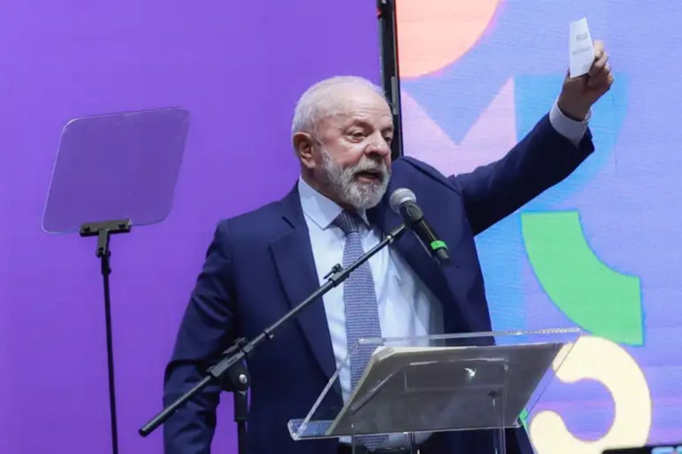 Lula destaca força das mulheres e anuncia ampliação da licença-maternidade em conferência nacional