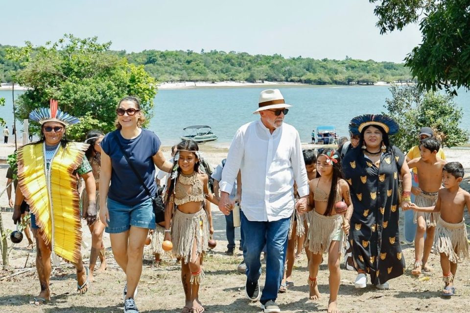 Lula fala em resolver falta de energia elétrica para mais de 4 mil famílias após visita a Aldeia Vista Alegre
