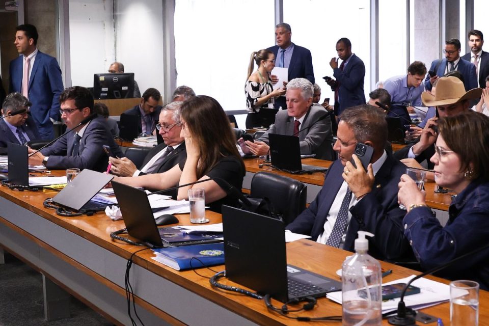 Você sabe o que é imunidade parlamentar?