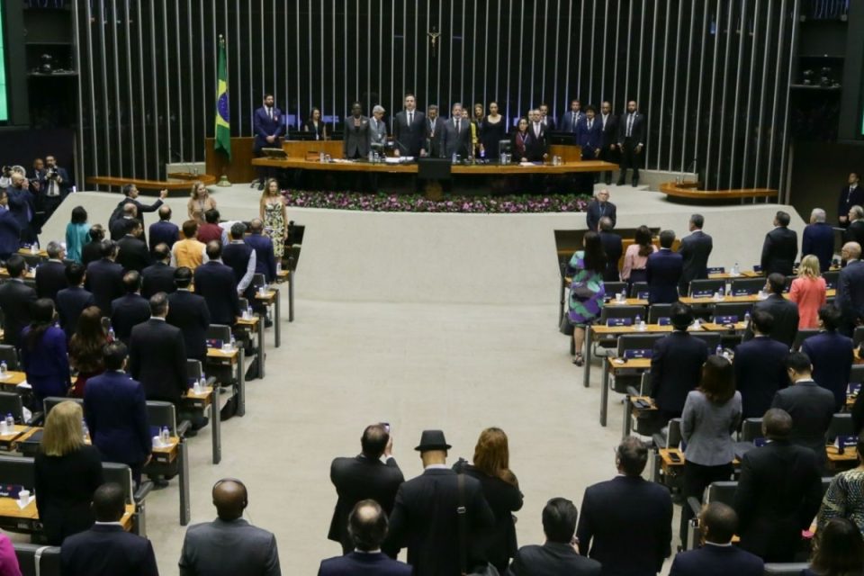 O que faz um líder de partido na Câmara e no Senado?