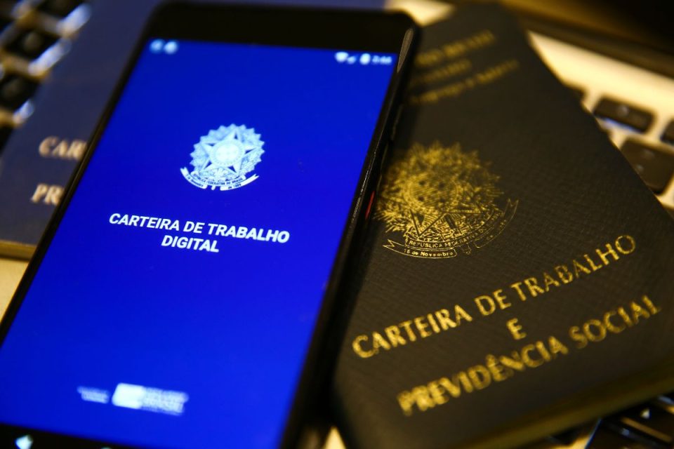 Desemprego atinge menor nível em 13 anos no Brasil, diz IBGE