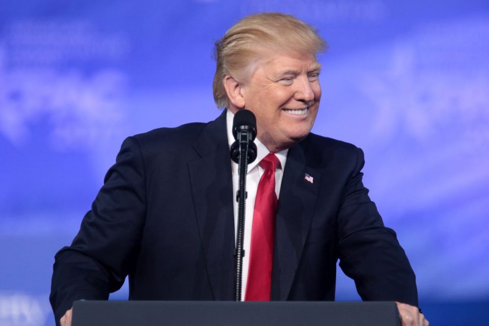 Trump anuncia Project Vault e cria estoque estratégico de minerais críticos com apoio do EXIM Bank