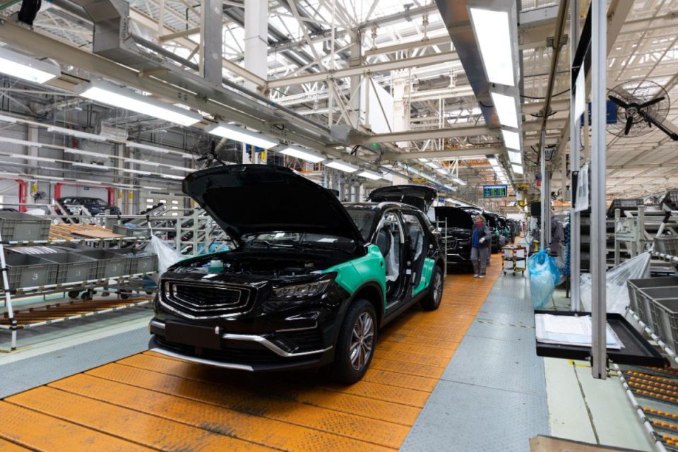 Brasil pede ajuda à China para garantir fornecimento de chips e evitar crise na indústria