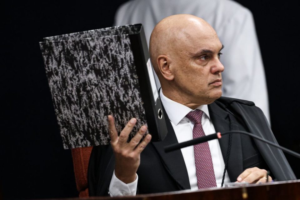 Alexandre de Moraes responde a Eduardo Oinegue