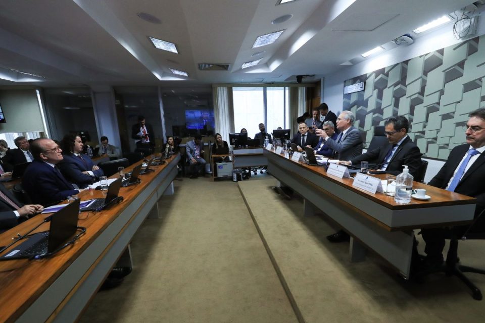 Senado avança em proposta que amplia isenção do Imposto de Renda para salários de até R$ 5 mil