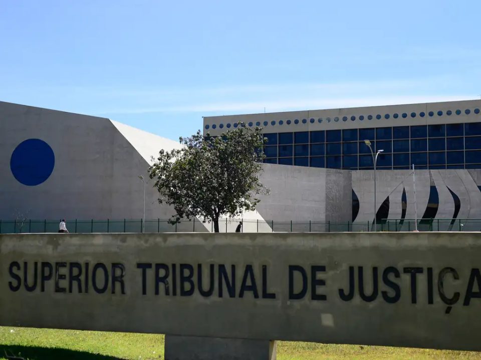 STJ: contribuição previdenciária patronal incide sobre terço de férias