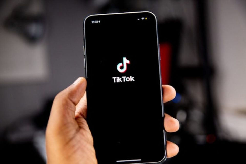 Em meio a crise das big techs, TikTok tenta operar como “banco” no Brasil