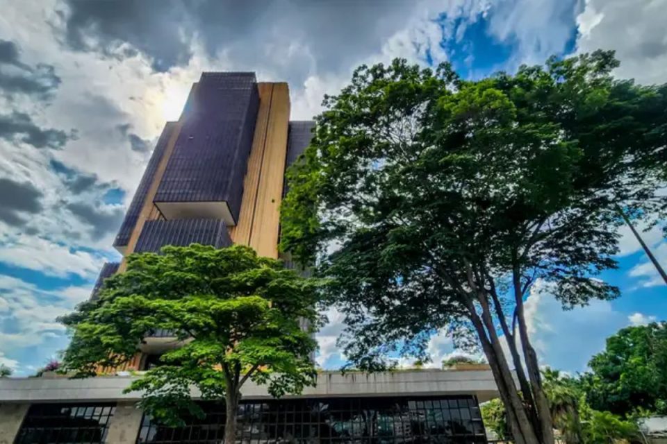 CCJ do Senado quer propor mais autonomia para o BC; veja como