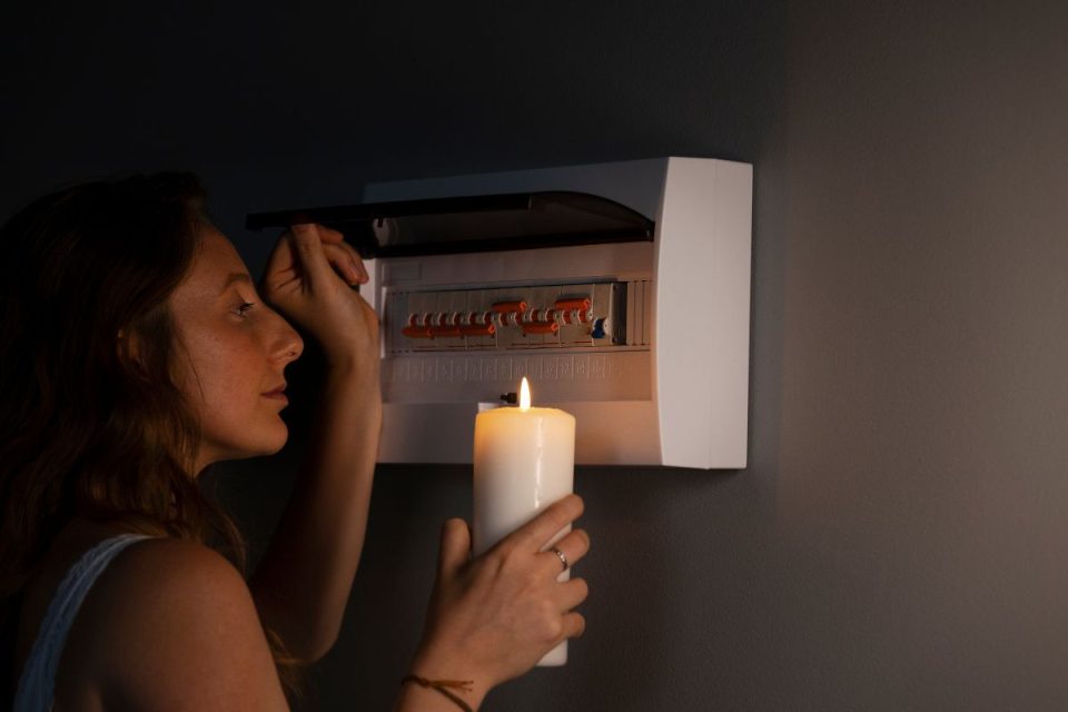 Apagão em todas as regiões do país: saiba o que motivou a queda de energia