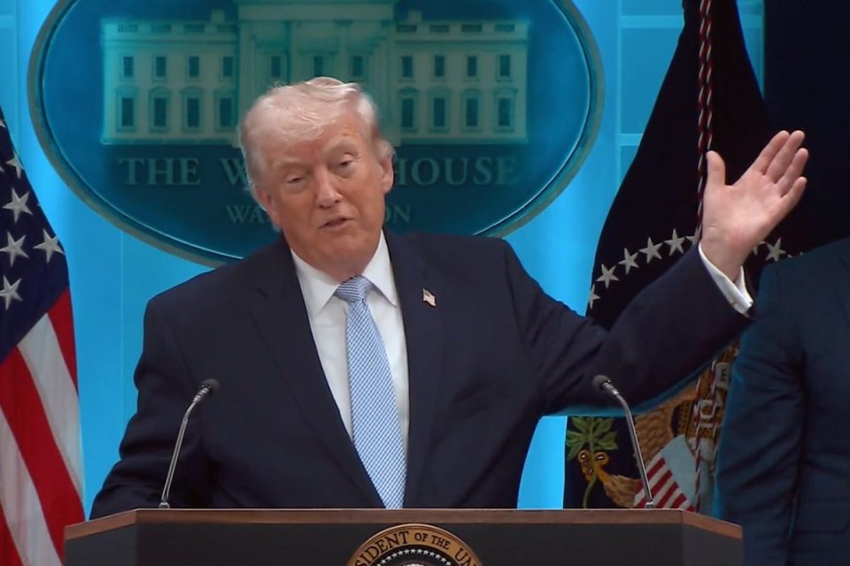 Entenda as ameaças de Trump com fim do prazo para liberar o Estreito de Ormuz