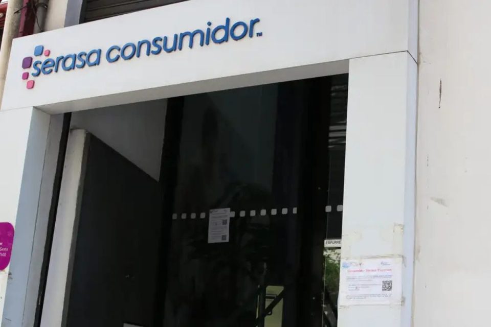 Golpes na Black Friday disparam durante a madrugada, alerta Serasa
