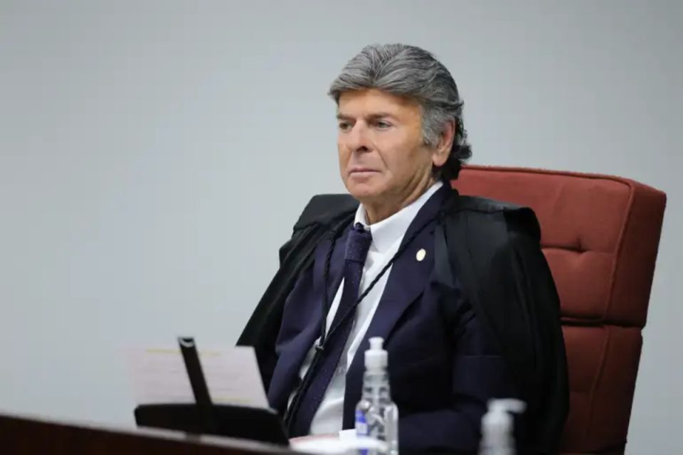Fachin avalia se Fux pode seguir nos julgamentos do 8 de janeiro
