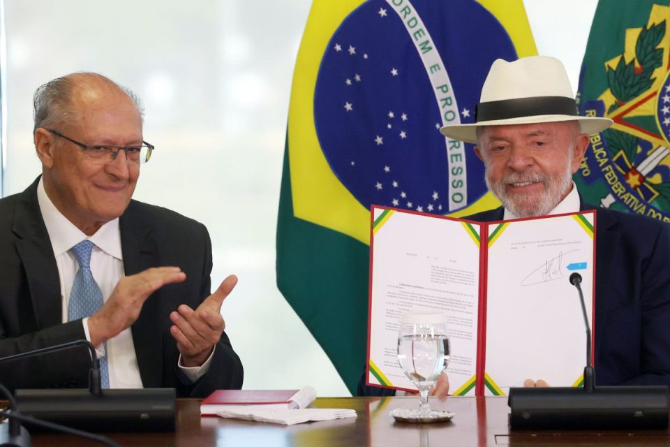O que acontece após Lula assinar decreto do acordo entre Mercosul e União Europeia?