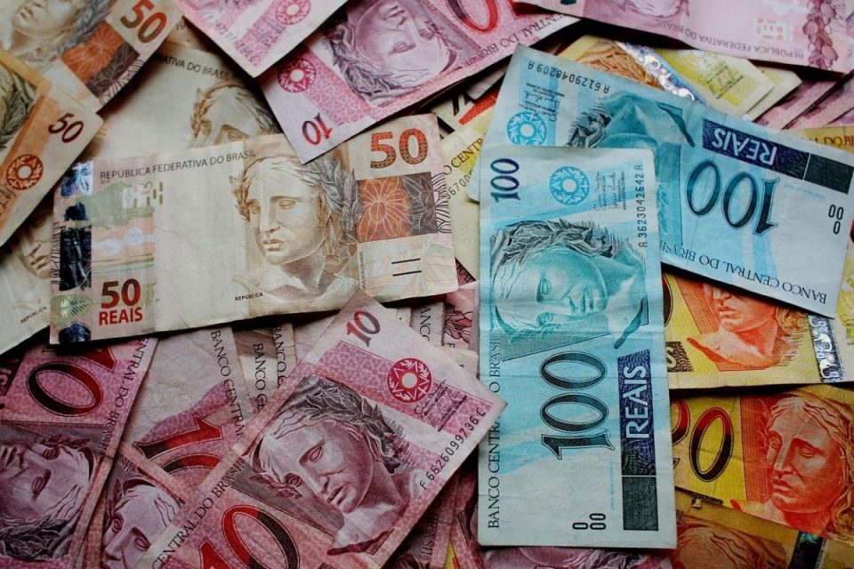 5 erros que as pessoas cometem na hora de organizar a vida financeira