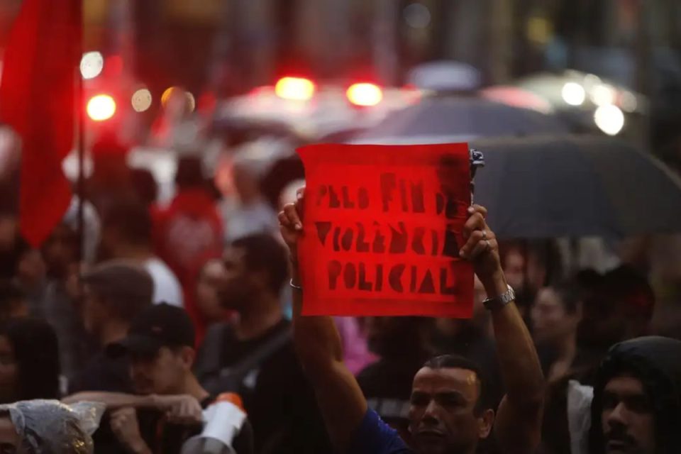 O que foram os Crimes de Maio e por que o STJ decidiu sobre o tema?