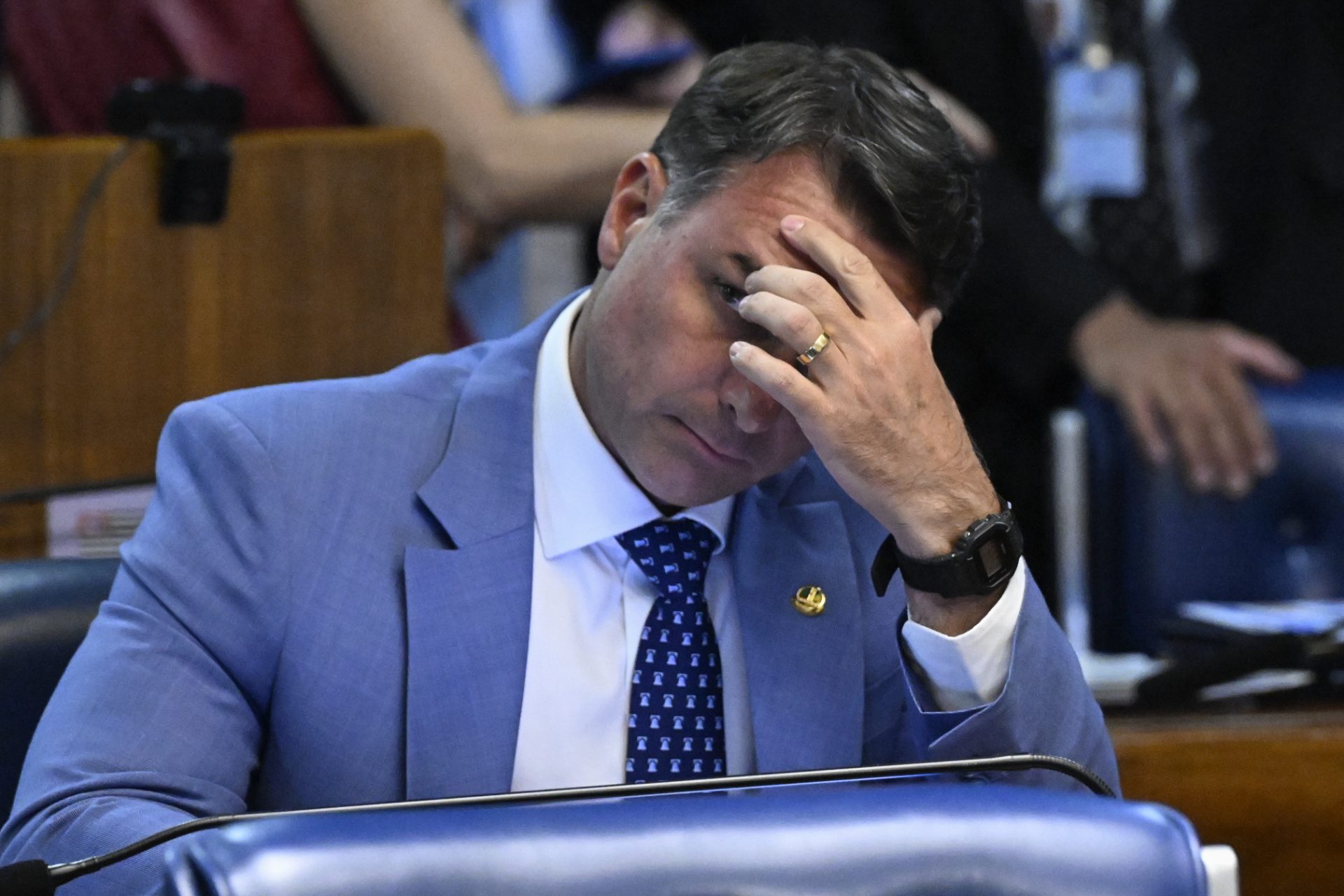 Flávio Bolsonaro e seus problemas com imóveis