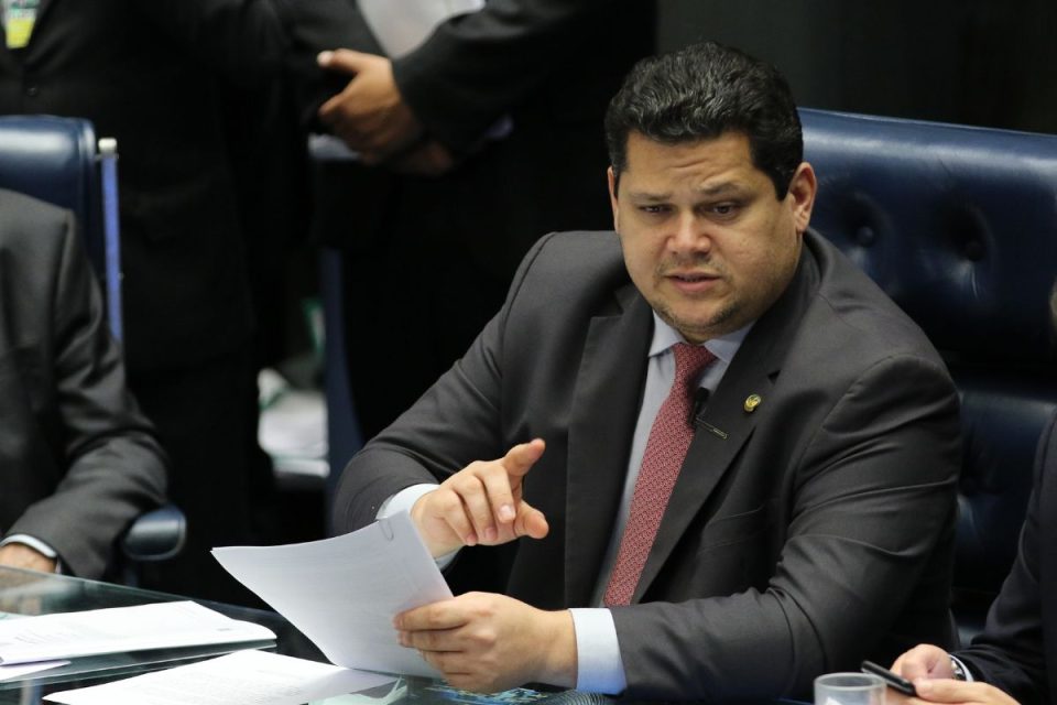 PEC 6×1 permanece sem despacho no Senado e sem previsão de tramitação