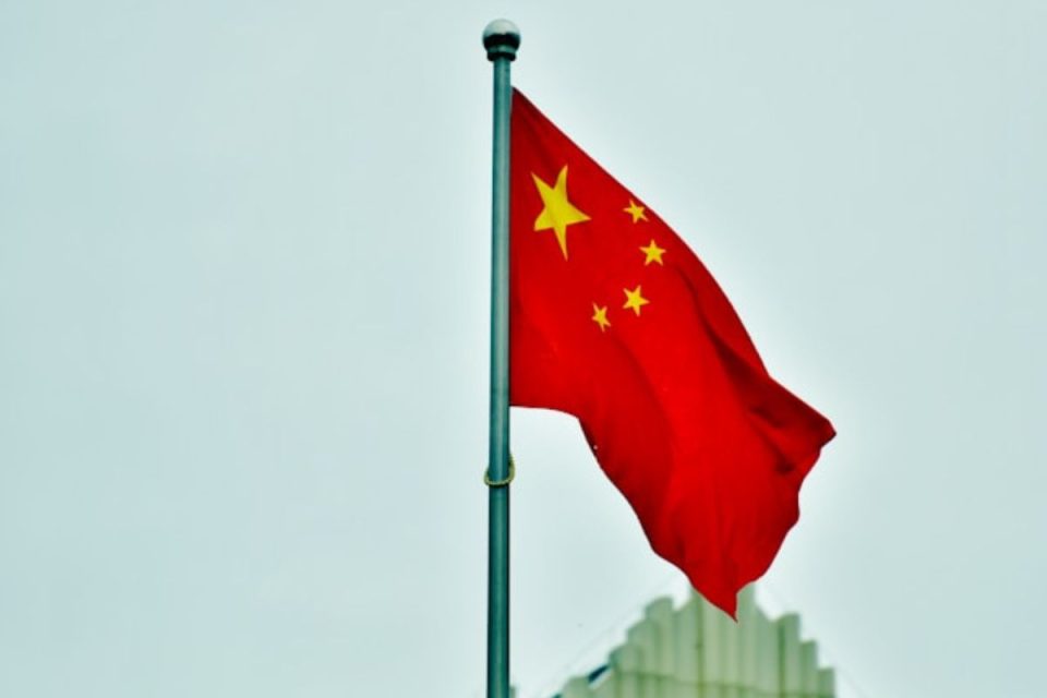 China ataca aliados americanos enquanto EUA está “distraído” com a guerra
