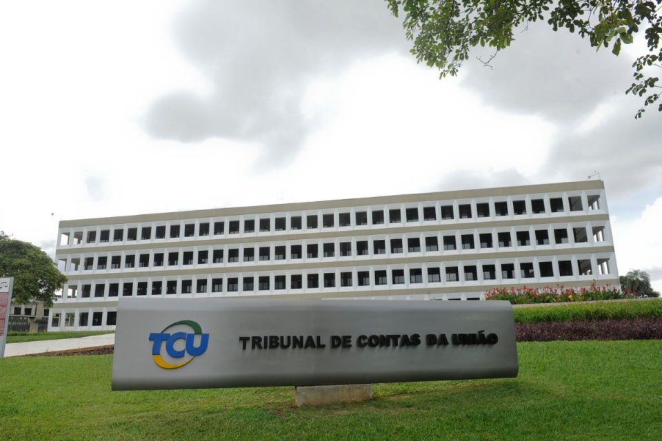 Por que governos descumprem regras fiscais?