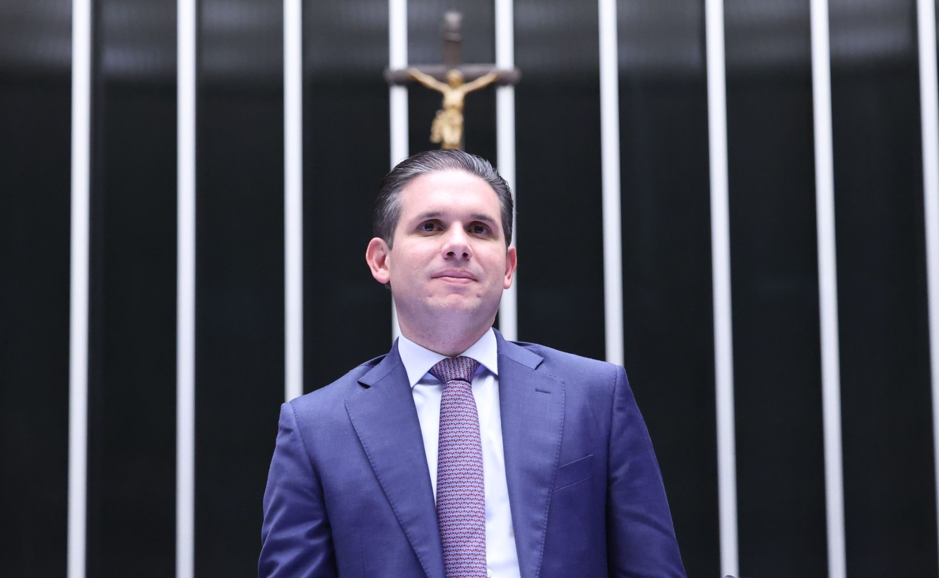 Em reação à expansão do PL, partidos aceleram apoio para blindar reeleição de Hugo Motta na Câmara