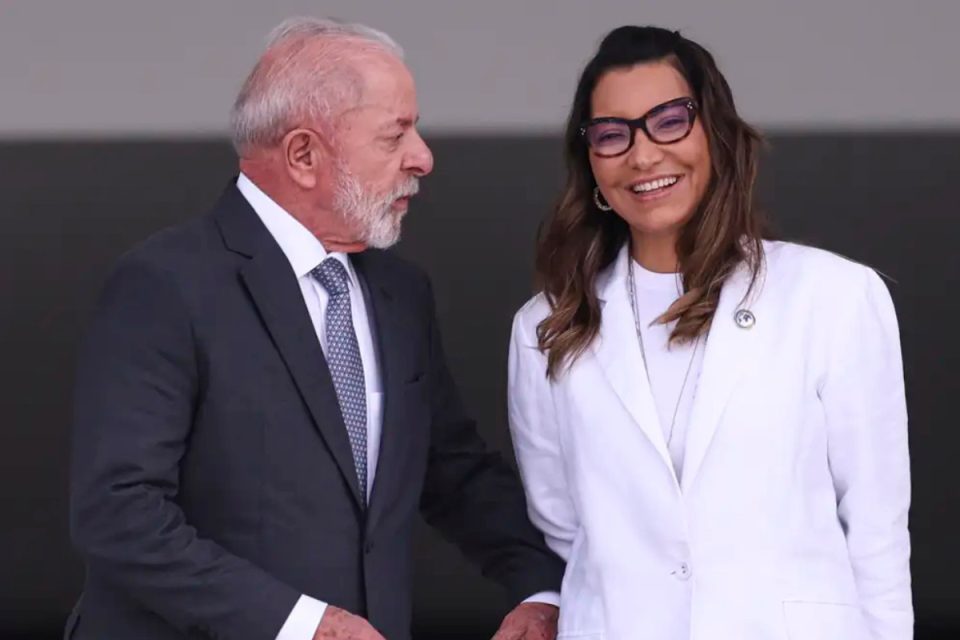 Oposição tenta derrubar decreto que amplia poder de Janja no Governo