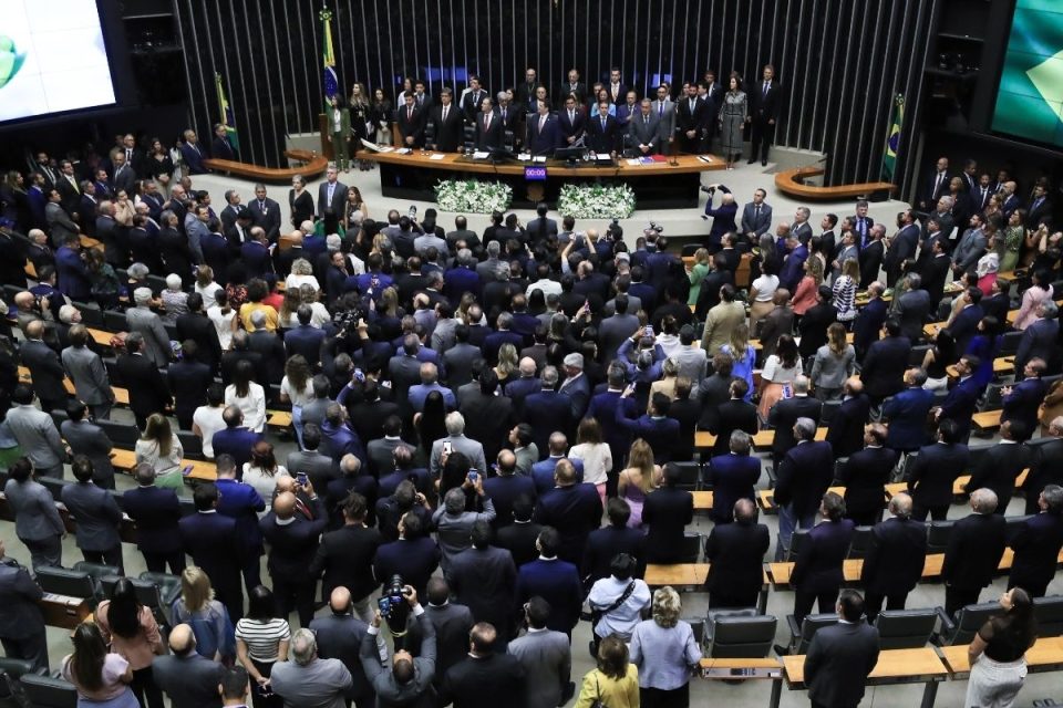 Agenda desta quinta tem isenção do IR, Reforma Administrativa na ALESP e julgamento no STF