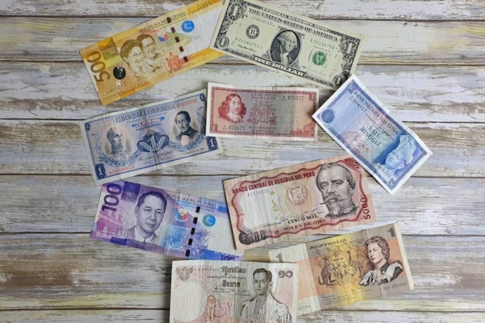 Nem dólar americano, nem euro: conheça as 5 moedas mais fortes do mundo