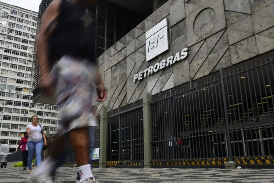 Petrobras garante abastecimento com entrega integral da produção
