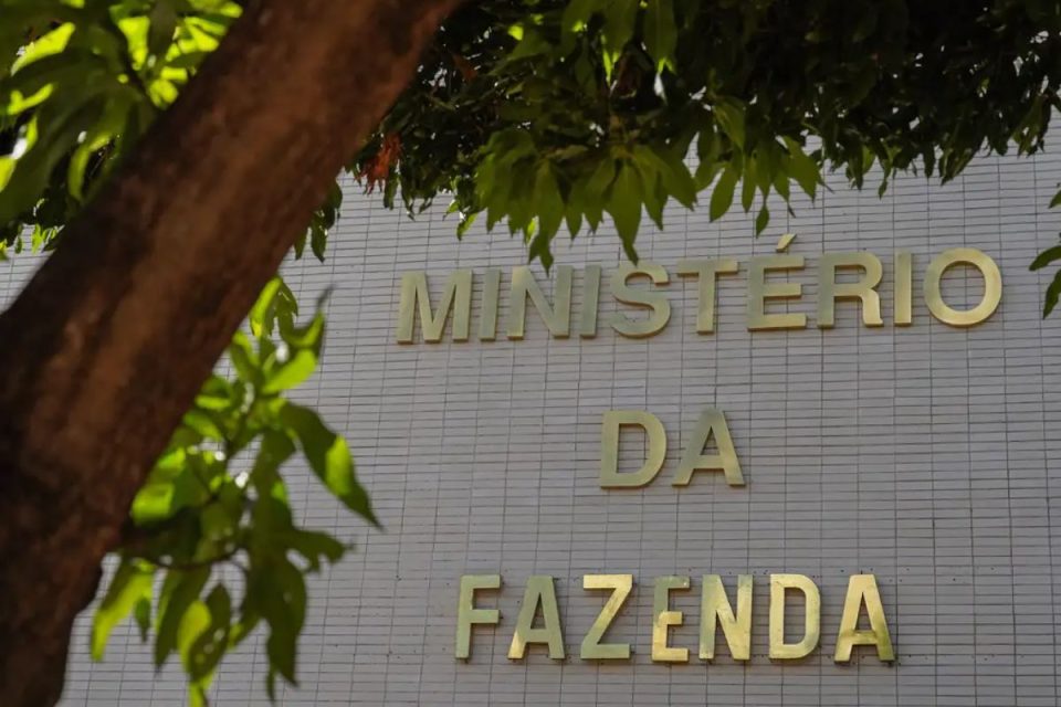 Fazenda gasta quase R$ 6 milhões para manter prédio anexo com servidores em regime híbrido