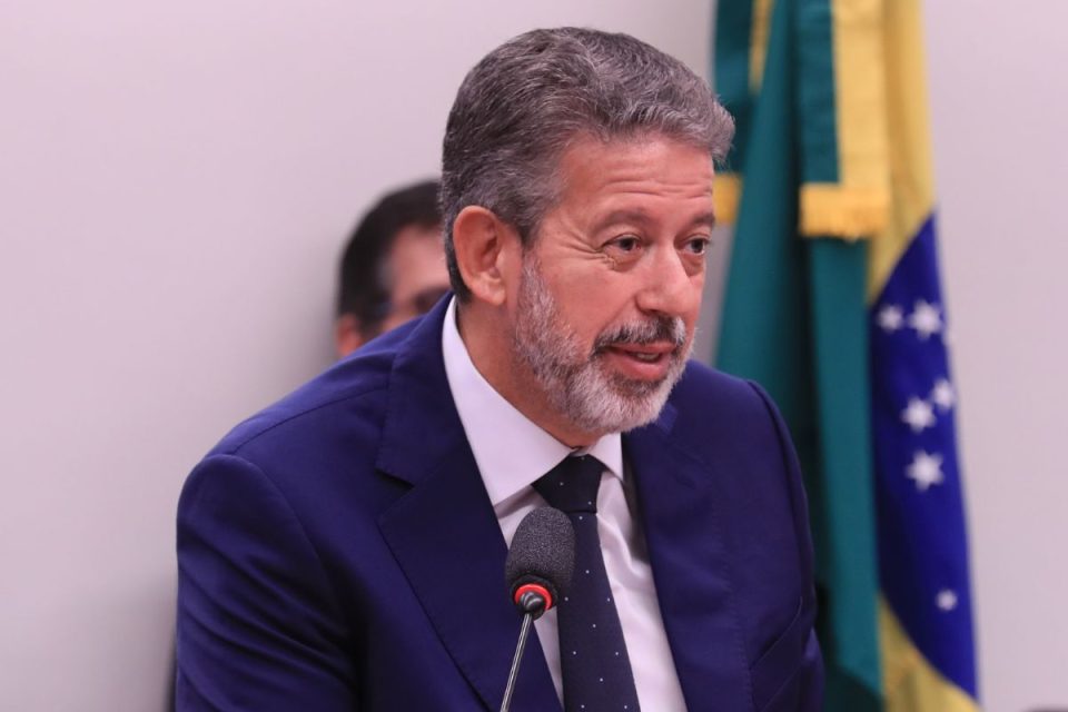 Arthur Lira retoma o controle da oposição em Alagoas