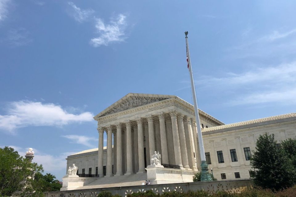 Suprema Corte dos EUA se prepara para decidir sobre tarifas globais impostas por Trump