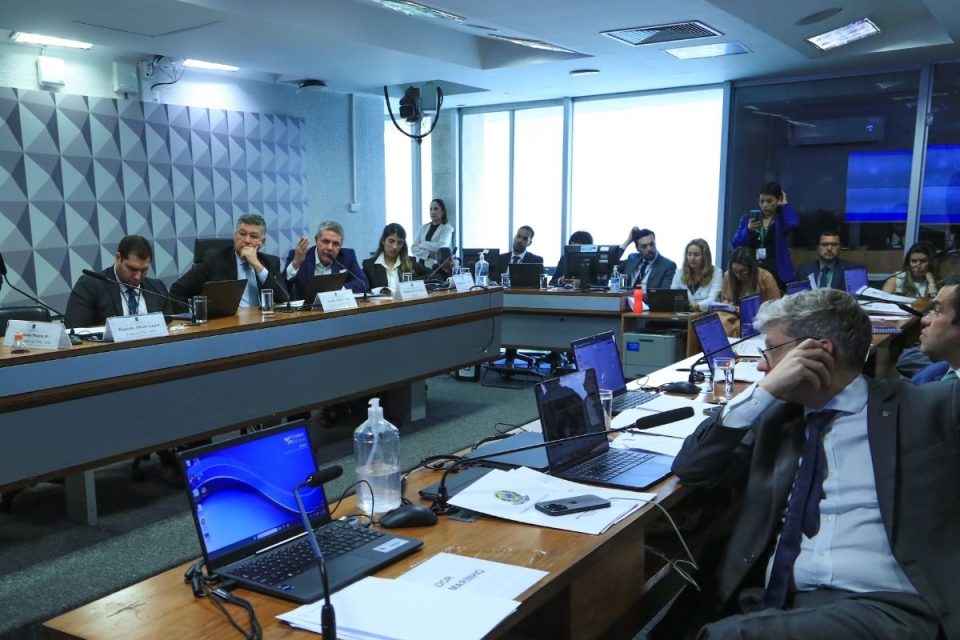 CPMI do INSS ouve nesta segunda (17) dois investigados por desvio de aposentadorias