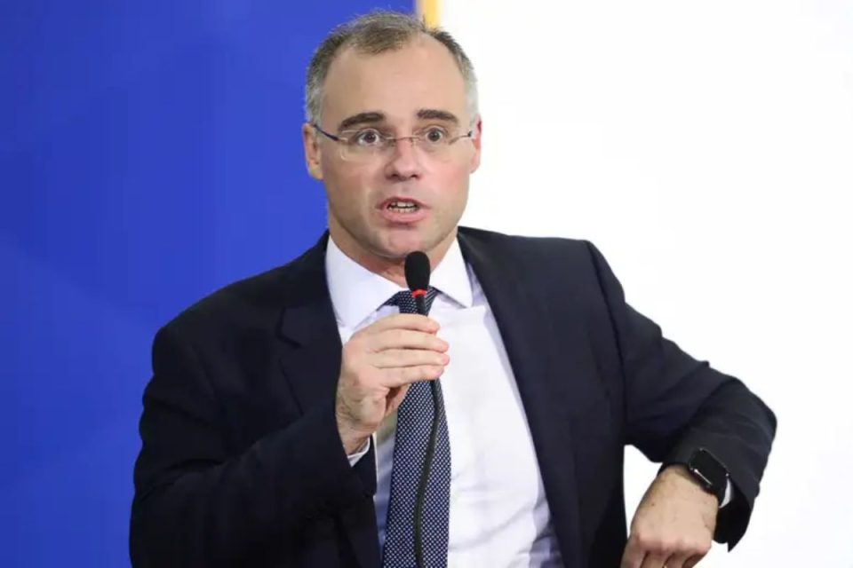 Mendonça, do STF, cita “descompasso” no Brasil entre políticas de geração de riquezas e distribuição