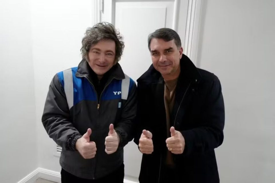 Milei e Flávio Bolsonaro