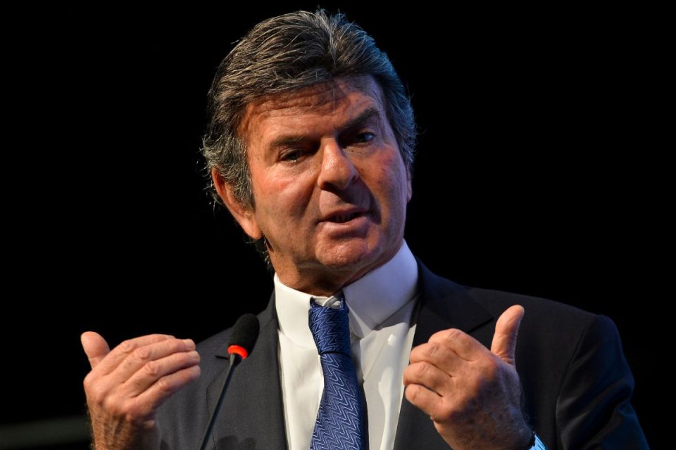 Fachin aprova transferência de Fux para Segunda Turma do STF