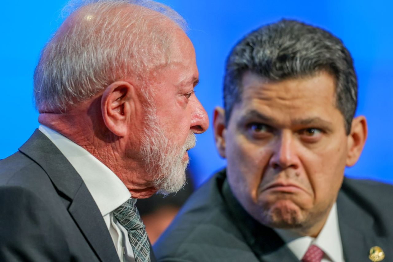 Alcolumbre abraça Lula