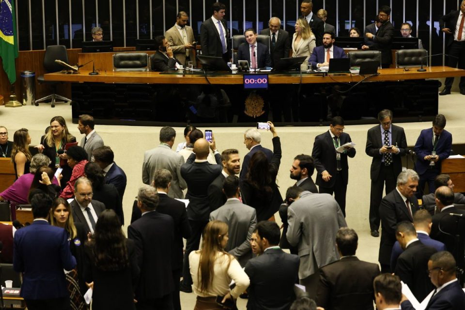 Câmera aprova cinco projetos em regime de urgência: veja que está em jogo