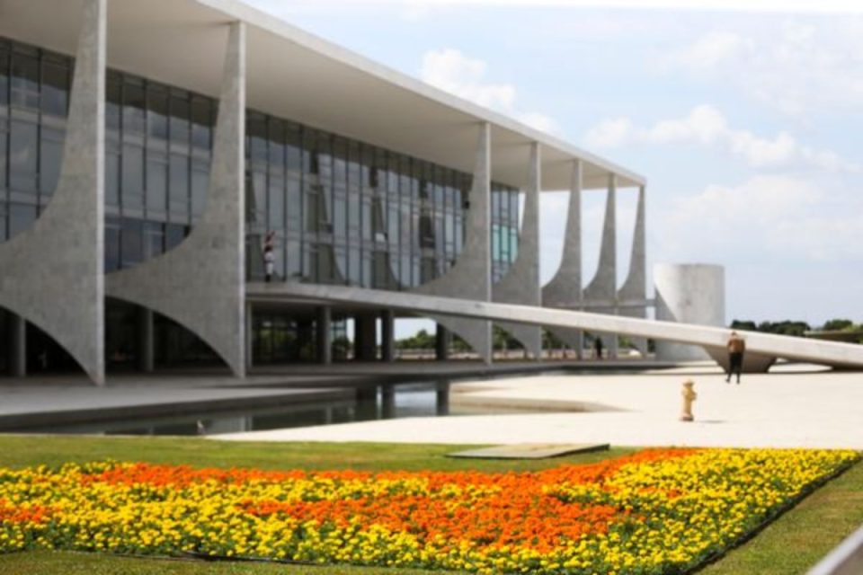 Presidência depende de boa relação e trocas com Congresso para aprovar suas promessas