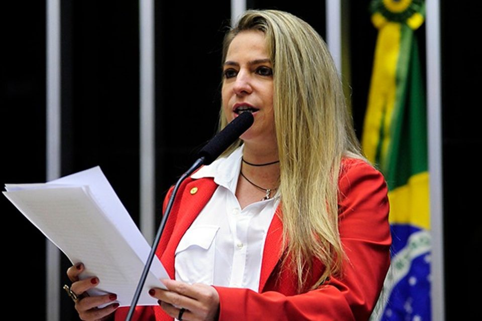 Saiba quem é Luizianne Lins, candidata ao Senado pelo Ceará