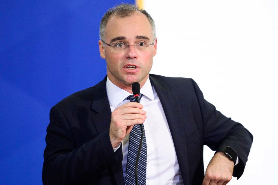 André Mendonça se pronuncia sobre delação premiada de Vorcaro