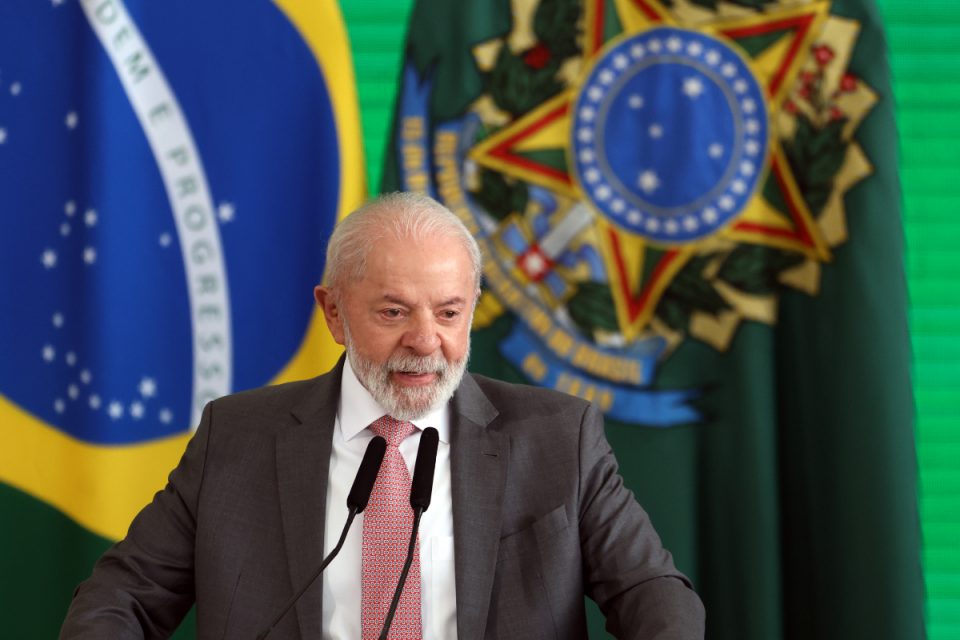 Lula apoia “anistia light” que reduz penas do 8 de janeiro, mas mantém veto a Bolsonaro
