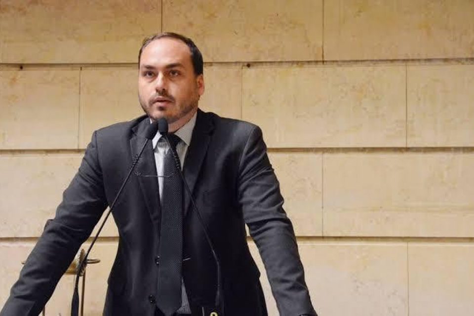 Saiba quem é Carlos Bolsonaro, candidato ao Senado por Santa Catarina