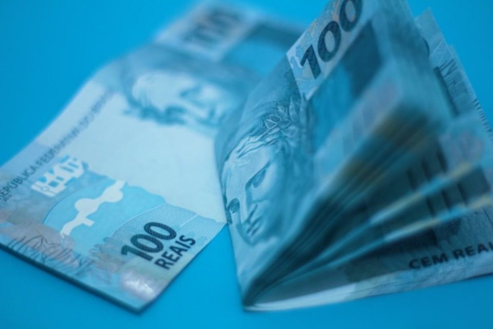 Governo Lula quer fomentar a economia, mas se esqueceu dos endividados